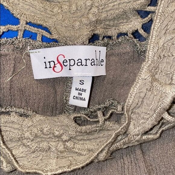 ✨ Crochet Lace Trim Cold Shoulder Top✨ - Picture 3 of 4